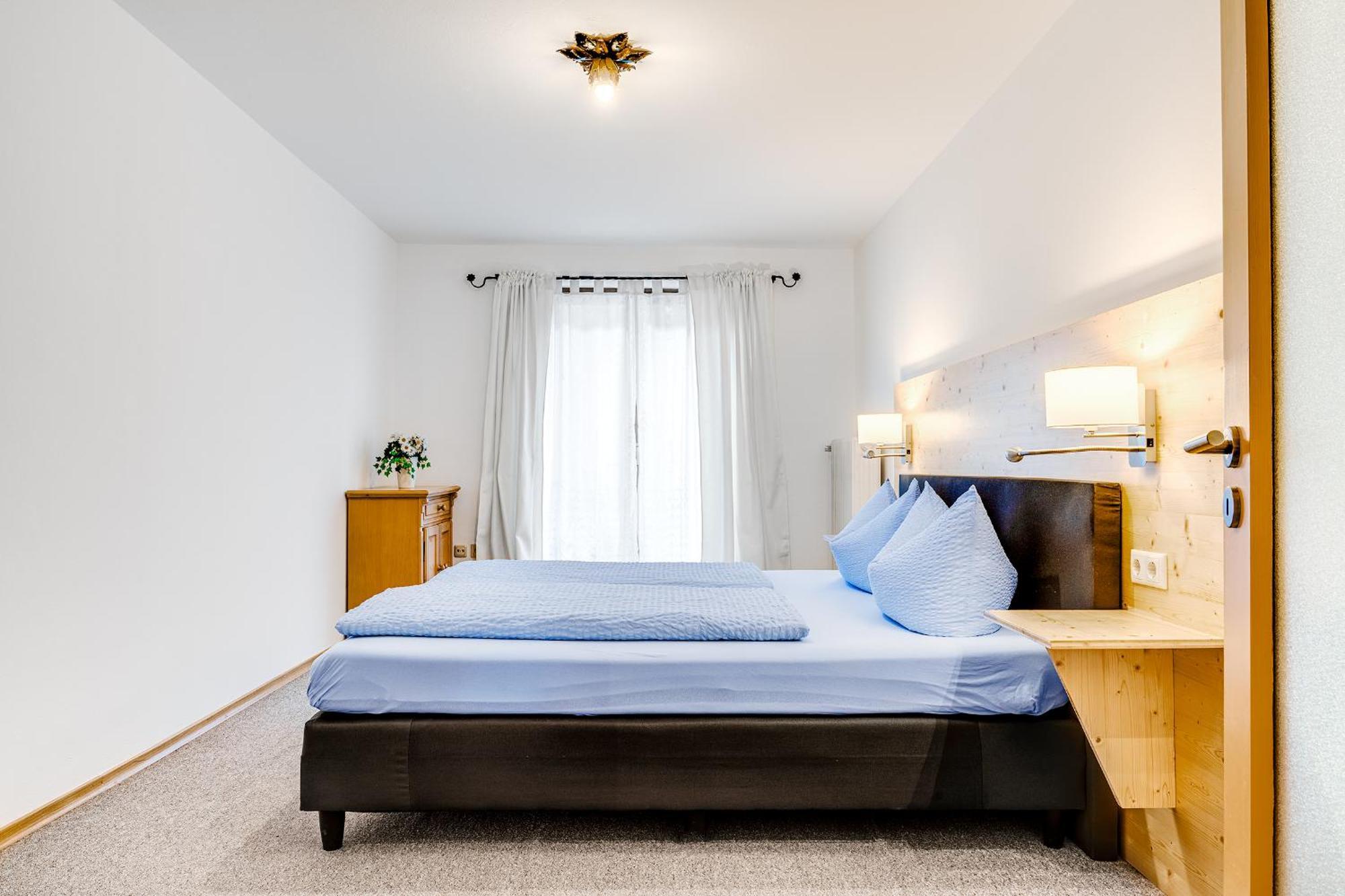 Gaestehaus U Ferienwohnungen Veronika Incl Fruehstuecksbuffet Und Koenigscard Mit 200 Kostenlosen Attraktionen Unterammergau Zewnętrze zdjęcie