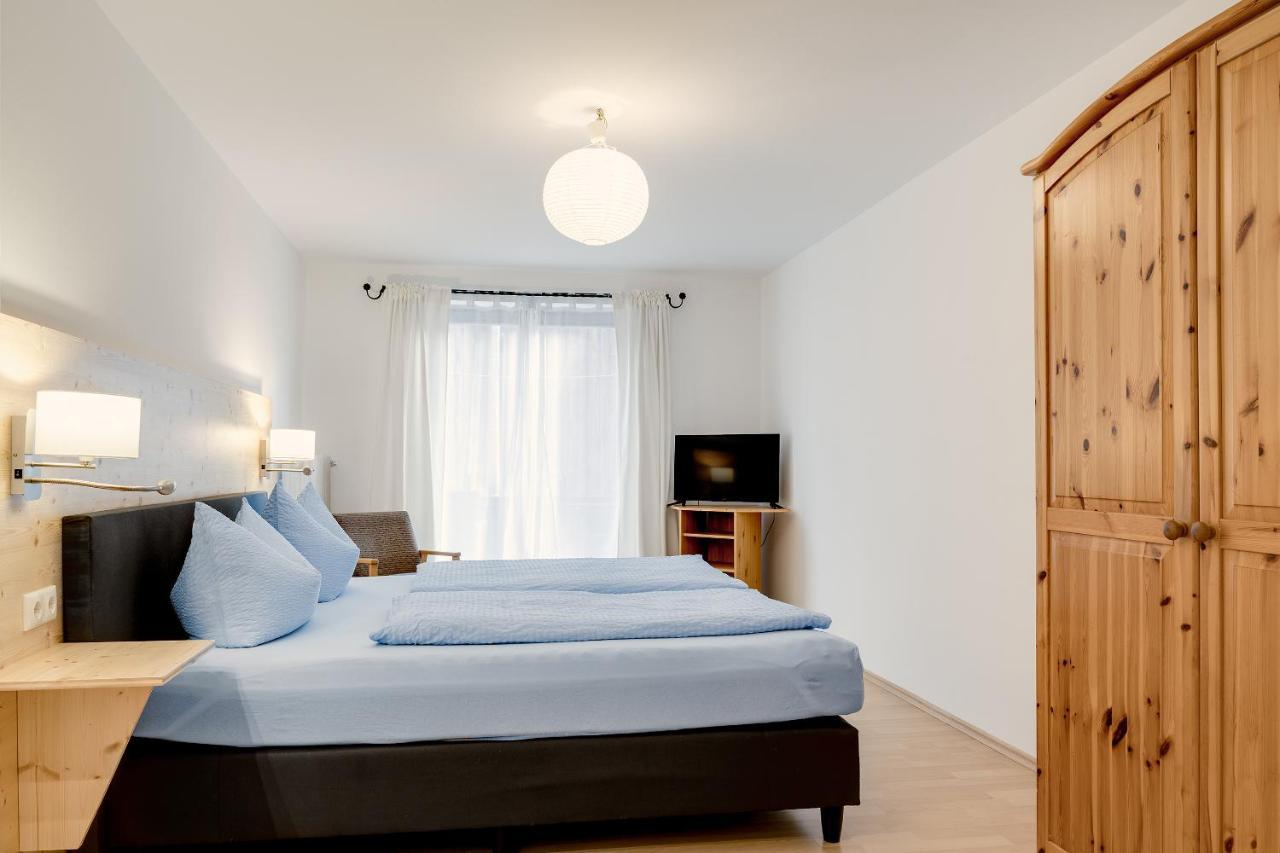 Gaestehaus U Ferienwohnungen Veronika Incl Fruehstuecksbuffet Und Koenigscard Mit 200 Kostenlosen Attraktionen Unterammergau Zewnętrze zdjęcie