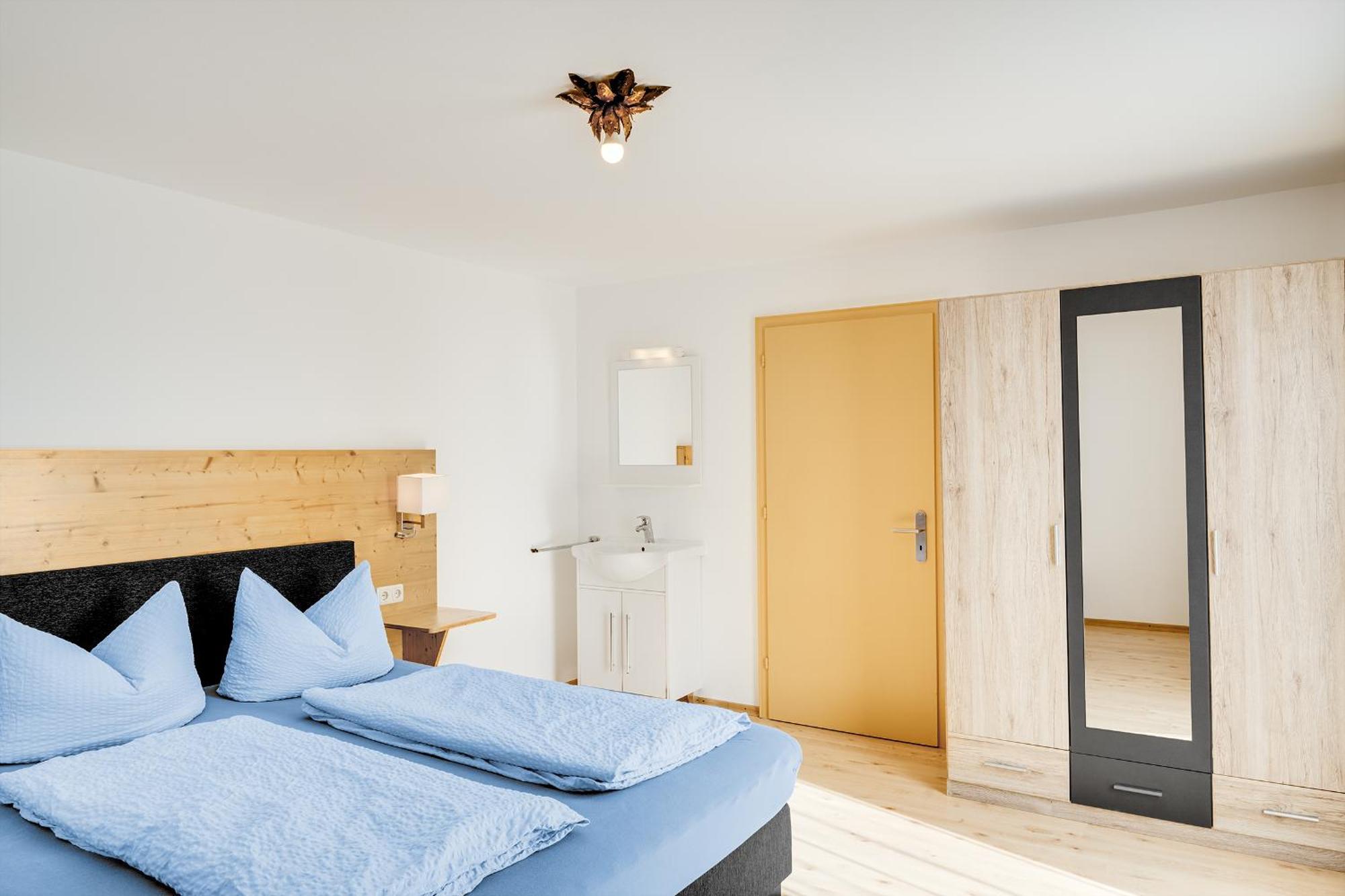 Gaestehaus U Ferienwohnungen Veronika Incl Fruehstuecksbuffet Und Koenigscard Mit 200 Kostenlosen Attraktionen Unterammergau Zewnętrze zdjęcie