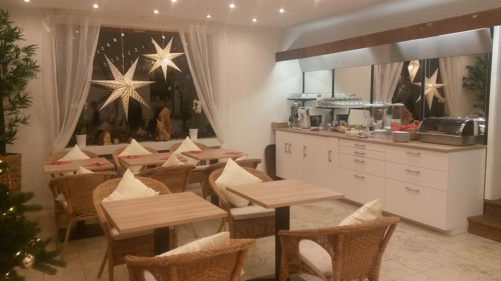 Gaestehaus U Ferienwohnungen Veronika Incl Fruehstuecksbuffet Und Koenigscard Mit 200 Kostenlosen Attraktionen Unterammergau Zewnętrze zdjęcie