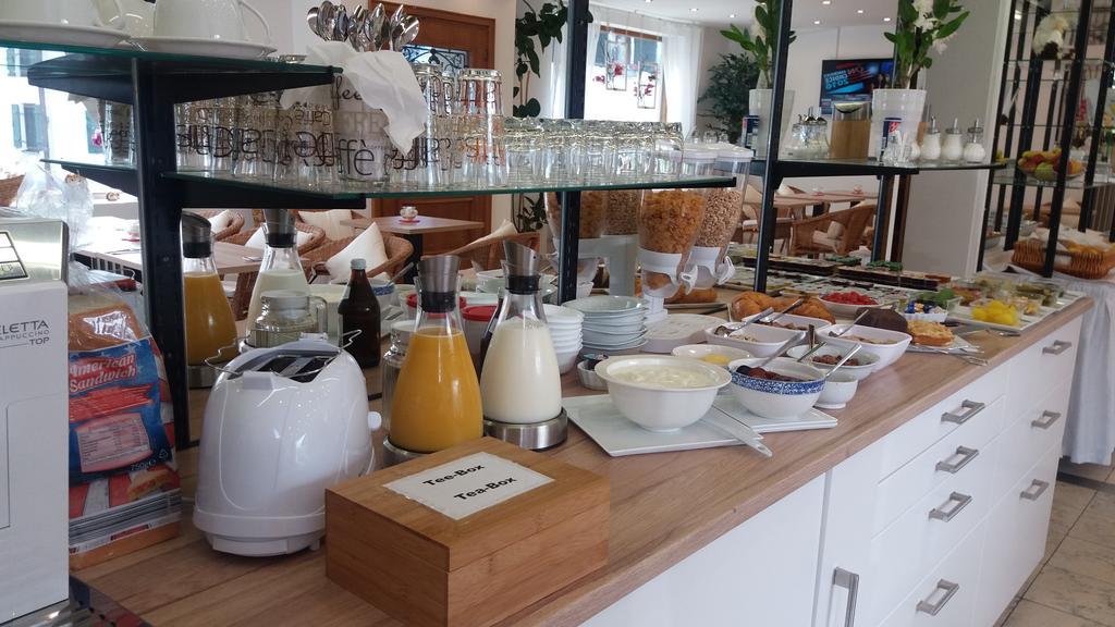 Gaestehaus U Ferienwohnungen Veronika Incl Fruehstuecksbuffet Und Koenigscard Mit 200 Kostenlosen Attraktionen Unterammergau Zewnętrze zdjęcie